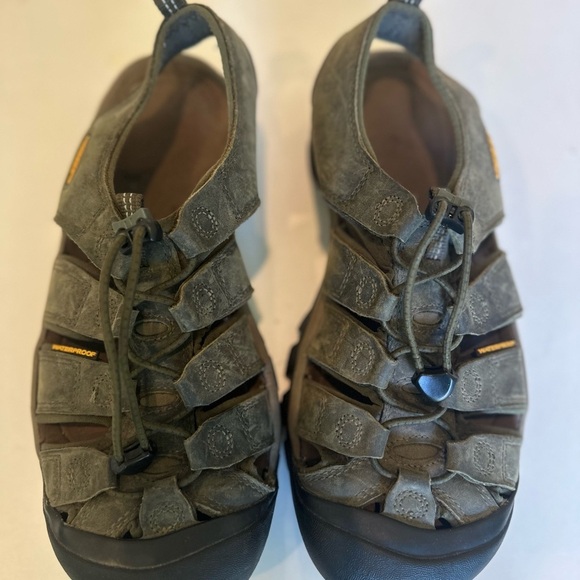 Keen Men’s Newport Leather Brown and Black Sport Sandals with Contoured Footbed - Picture 2 of 8